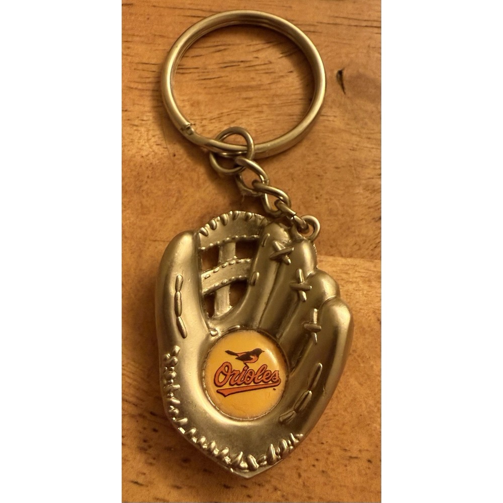 Baltimore Orioles Baseball Glove Keychain Aminco 2005 Licensed MLB Silver